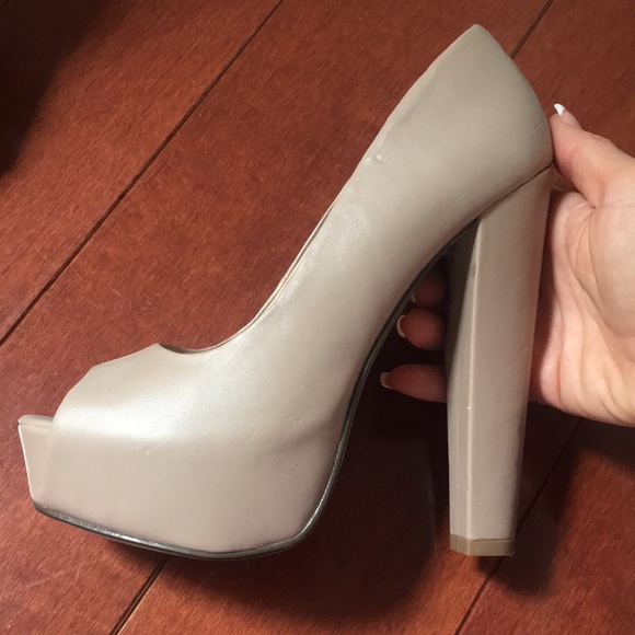 CLEAROUT!! Lot of Heels (sizes 5.5-6)- FOUR PAIRS! - Picture 2 of 13